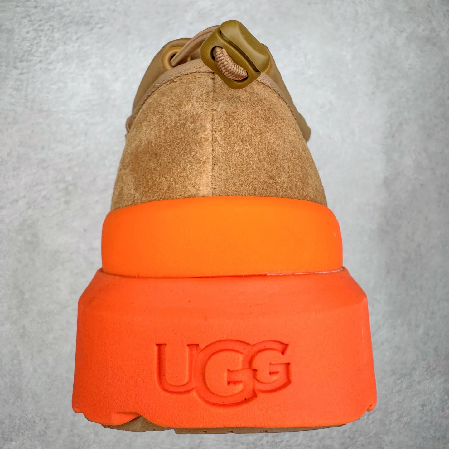 Pick up locally 💰640 UGG 4096 Tasman shallow mouth autumn and winter sheep fur integrated snow boots. All shoes are made from the same factory as ZP. Longfeng A-grade Australian imported sheep fur integrated men's and women's boots. Brand OEM production line. Fully follow the ZP process. OEM original pattern maker. Adhering to the principle of no original shoes and no development selection. Pay attention to every detail. The most authentic version on the market. TREADLITE "Light Wing" technology outsole. Lightweight/durable/flexible/pile size: 35 36 37 38 39 40 41 42 43 44 45 Coding: by3936030
